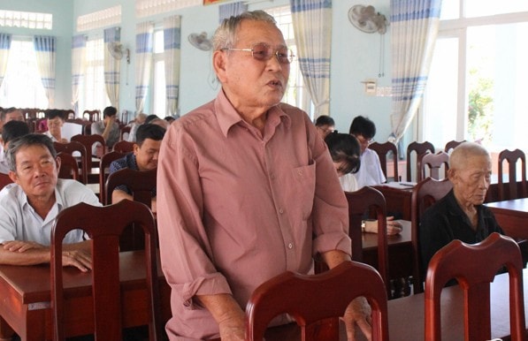 Cử tri xã Phước Sơn, huyện Ninh Phước kiến nghị trong một buổi tiếp xúc cử tri với tổ đại biểu HĐND tỉnh Ninh Thuận. Ảnh: Tiến Mạnh