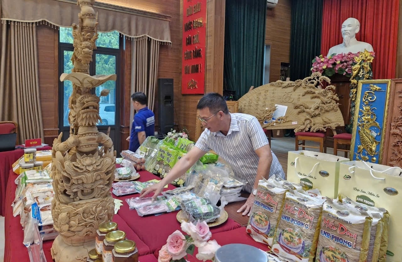 Sản phẩm OCOP từ làng nghề của huyện Quốc Oai ngày càng phát huy được lợi thế. Ảnh: Việt Long