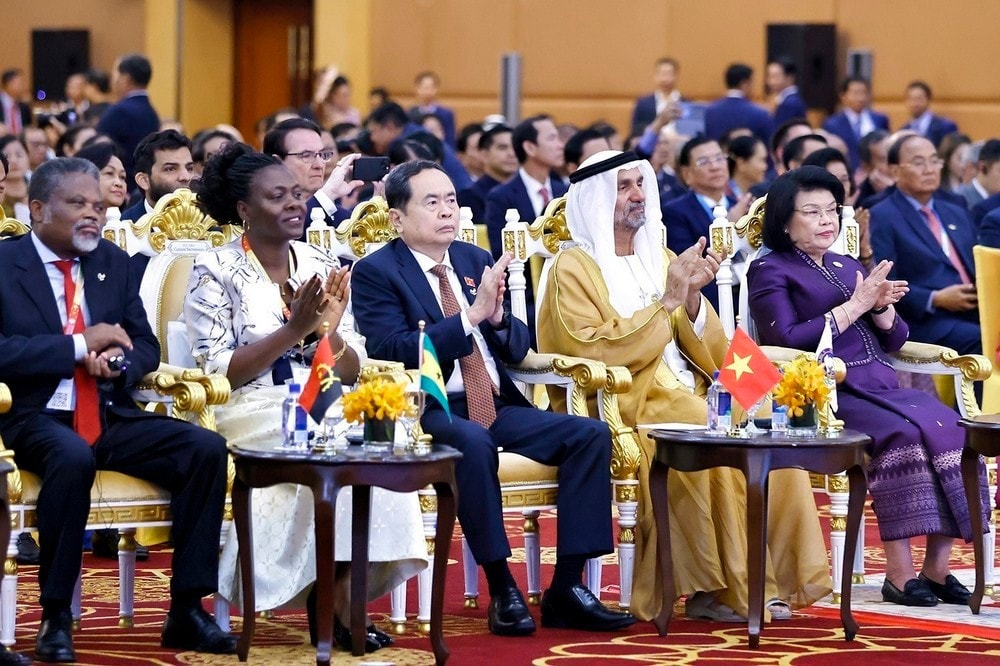 NA Chairman Tran Thanh Man (third from left) is leading a Vietnamese delegation to the 11th plenary session of the International Parliament for Tolerance and Peace. (Photo: VNA) NA Chairman Tran Thanh Man (third from left) is leading a Vietnamese delegation to the 11th plenary session of the International Parliament for Tolerance and Peace. (Photo: VNA)