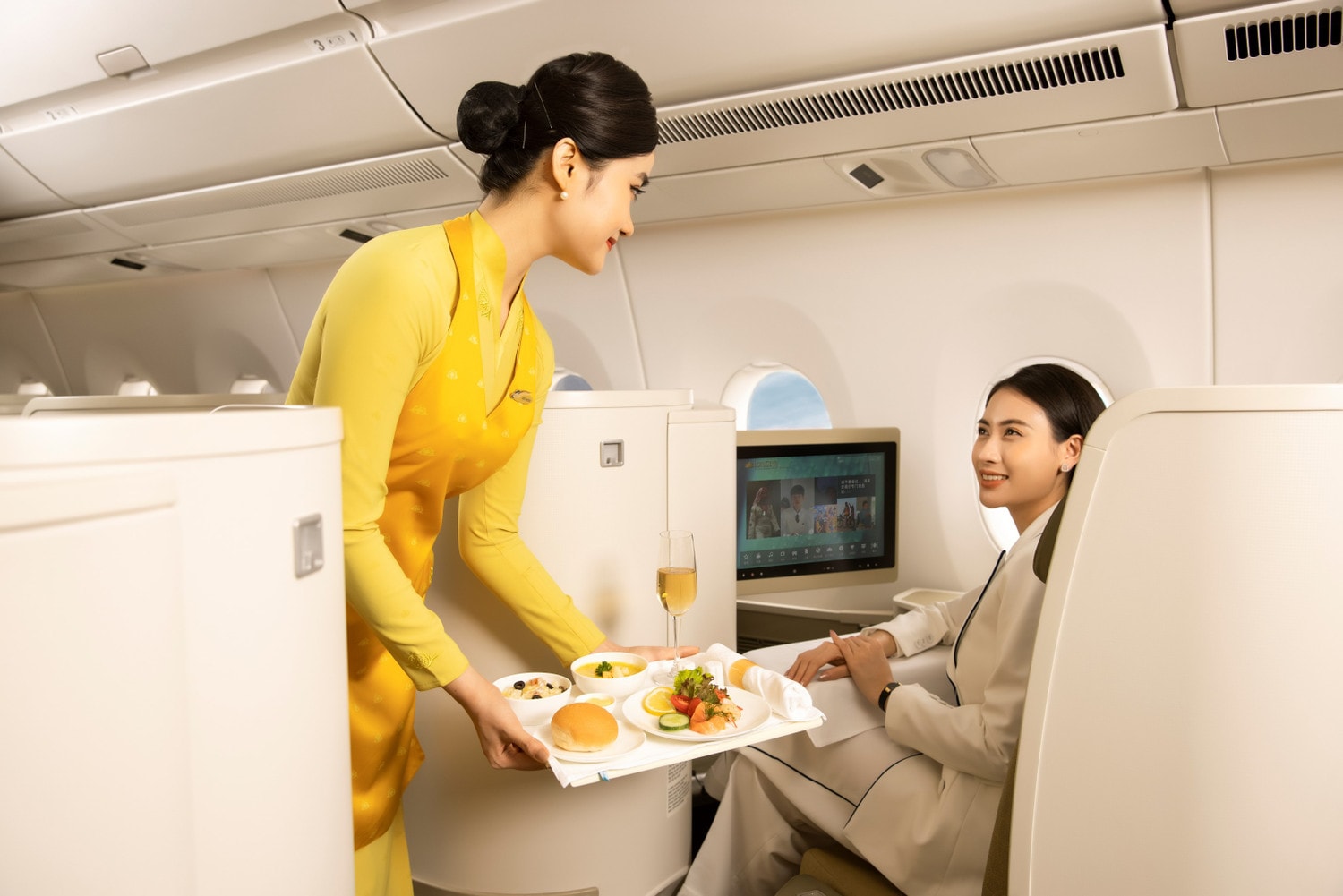 anh-3-dich-vu-cua-vietnam-airlines-khong-chi-mang-toi-trai-nghiem-tien-nghi-hien-dai-ma-con-mang-dam-dau-an-van-hoa-viet-nam-anh-vna.jpg