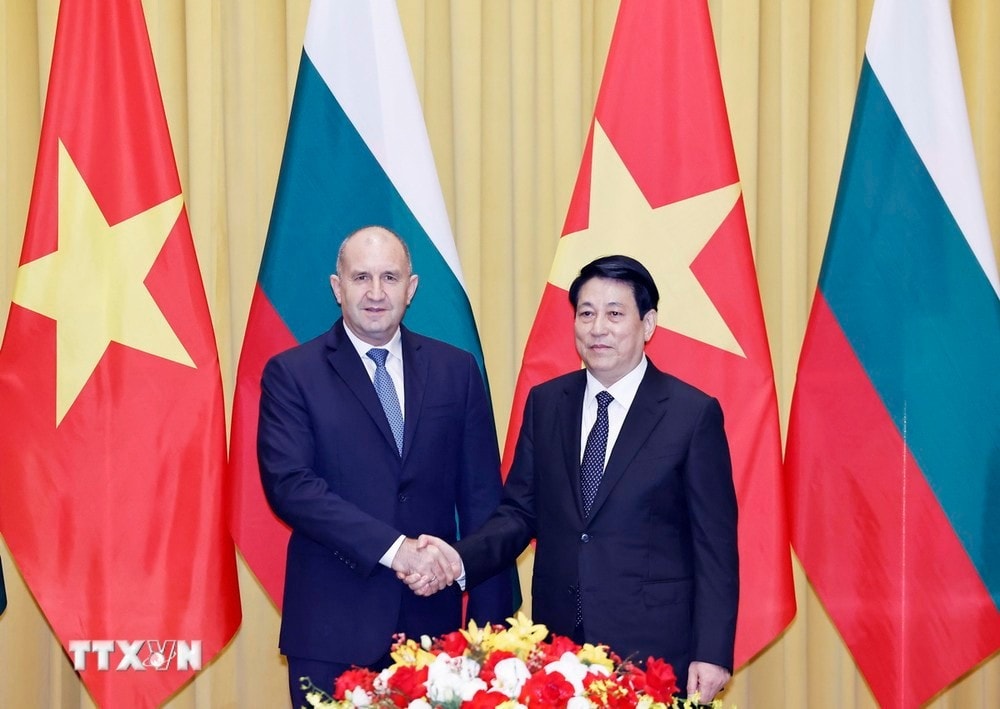 Chủ tịch nước Lương Cường và Tổng thống Bulgaria Rumen Radev. Ảnh: Lâm Khánh/TTXVN