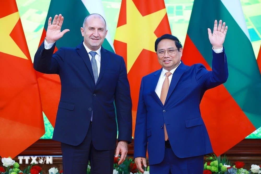 Thủ tướng Phạm Minh Chính hội kiến Tổng thống Bulgaria Rumen Radev. Ảnh: Dương Giang/TTXVN