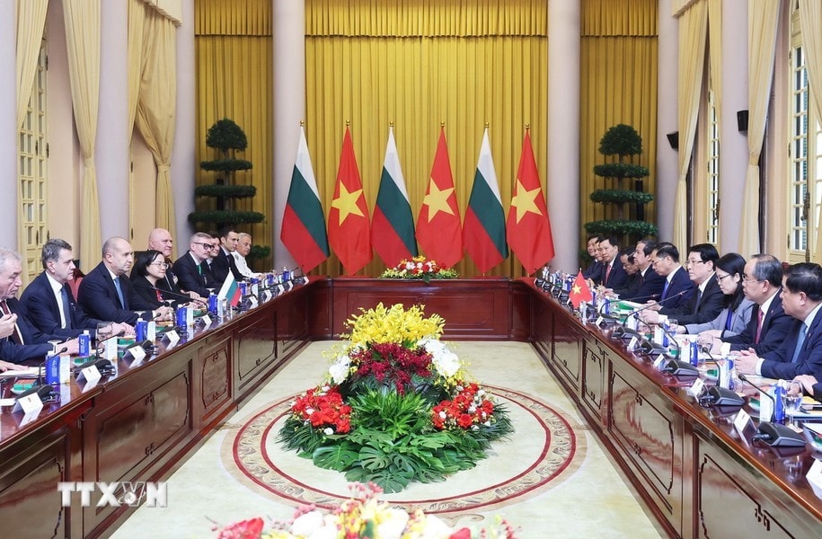 Chủ tịch nước Lương Cường hội đàm với Tổng thống Bulgaria Rumen Radev. Ảnh: Lâm Khánh/TTXVN
