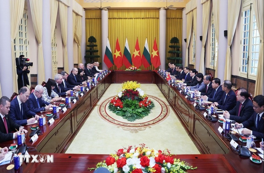 Chủ tịch nước Lương Cường hội đàm với Tổng thống Bulgaria Rumen Radev. Ảnh: Lâm Khánh/TTXVN