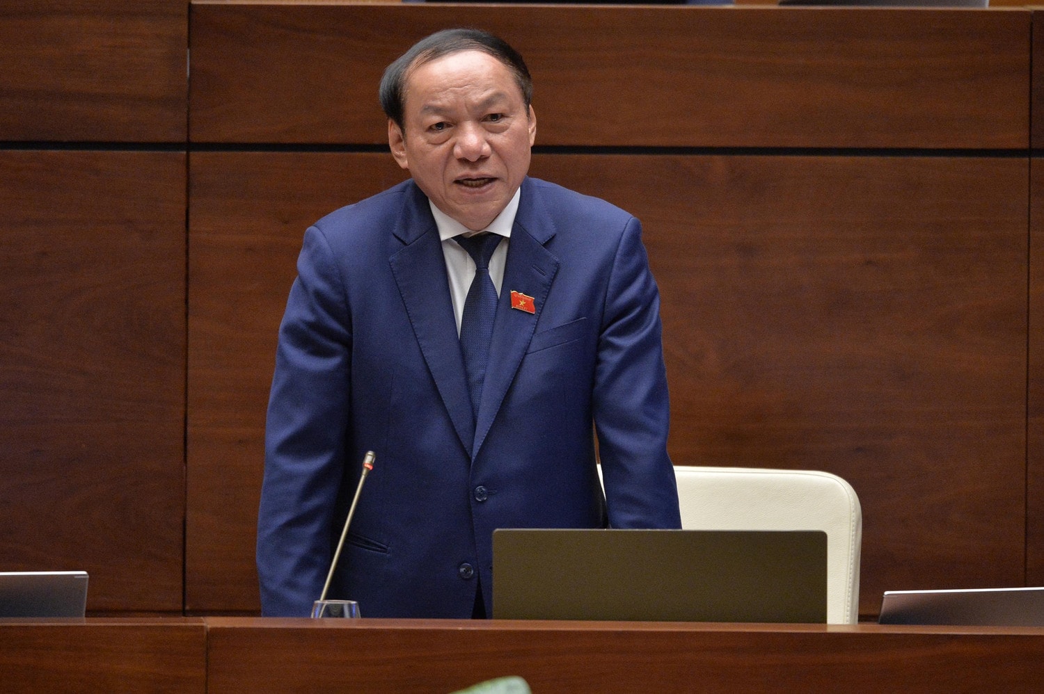 bo-truong-bo-van-hoa-the-thao-va-du-lich-nguyen-van-hung-1.jpg