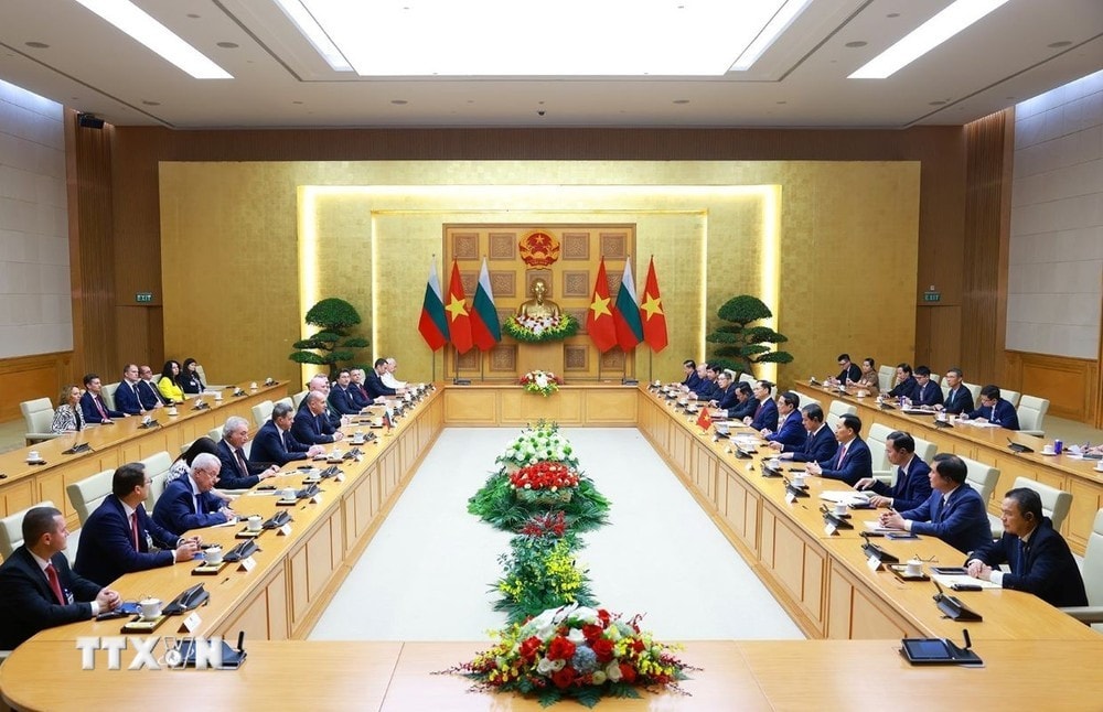 Thủ tướng Phạm Minh Chính hội kiến Tổng thống Bulgaria Rumen Radev. Ảnh: Dương Giang/TTXVN