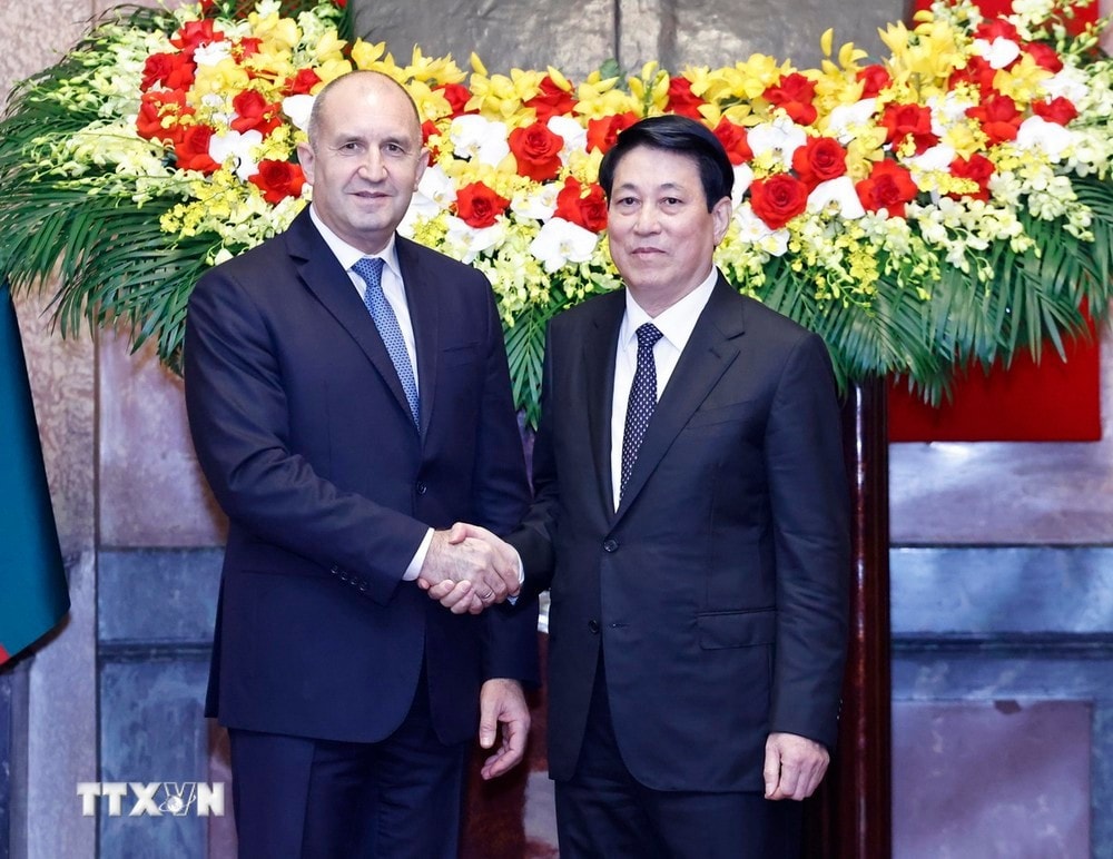 Chủ tịch nước Lương Cường và Tổng thống Cộng hòa Bulgaria Rumen Radev. Ảnh: Lâm Khánh/TTXVN
