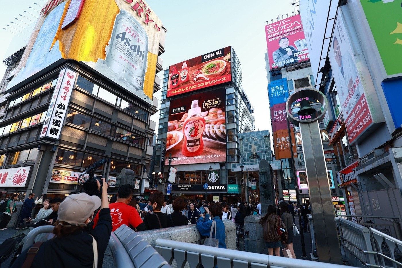tng-a-t-chin-su-xuat-hia-n-hoa-nh-trang-tai-khu-pha-am-thac-sai-a-a-ng-dotonbori-osaka.jpg