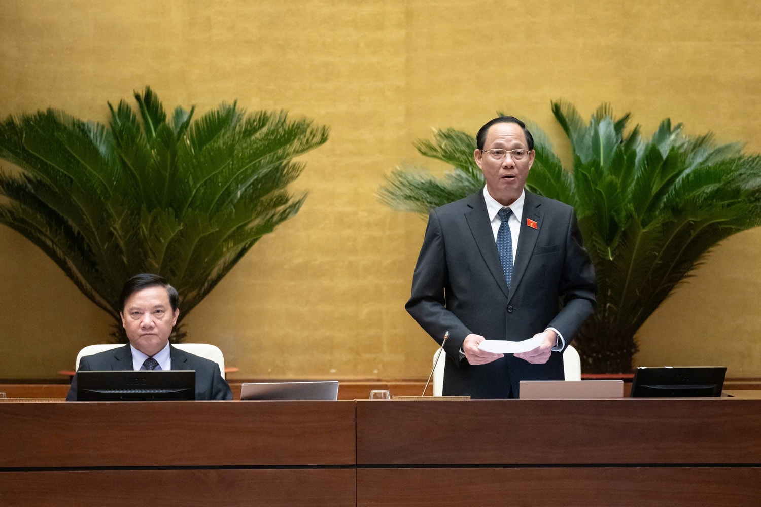 Phó Chủ tịch Quốc hội, Thượng tướng Trần Quang Phương điều hành phiên họp