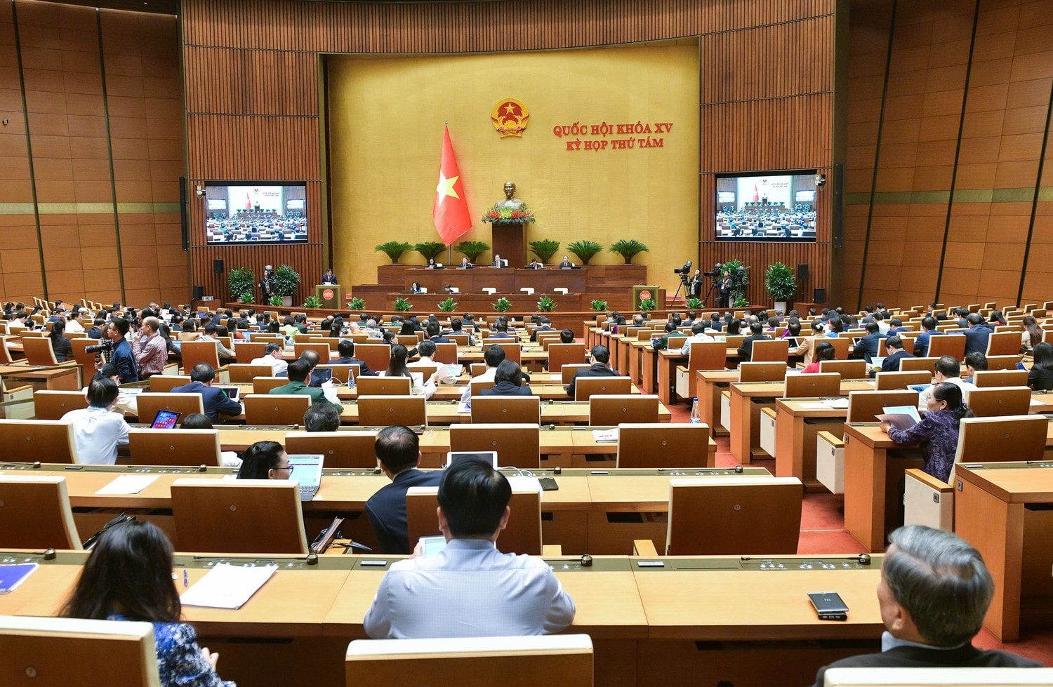 Quang cảnh phiên họp