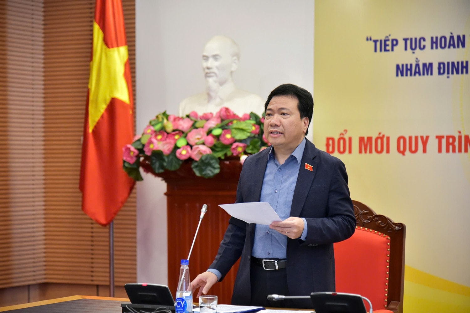 Phó Chủ nhiệm Ủy ban Pháp luật Ngô Trung Thành phát biểu