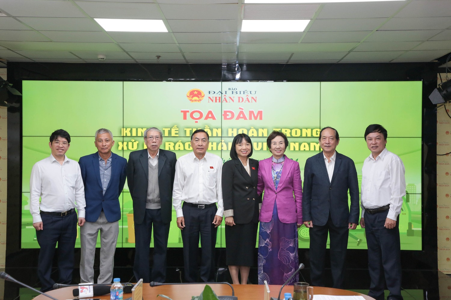 Đại biểu dự Tọa đàm Kinh tế tuần hoàn trong xử lý rác thải ở Việt Nam. Ảnh: Duy Thông