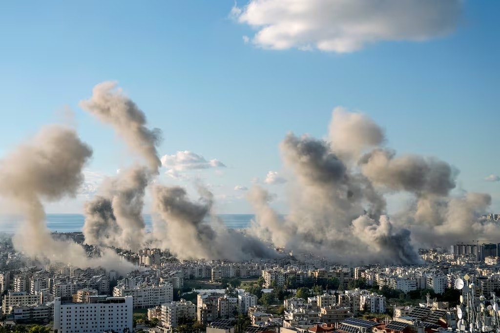 Thủ đô Beirut, Lebanon sau cuộc không kích của Israel ngày 26.11. Ảnh: Reuters
