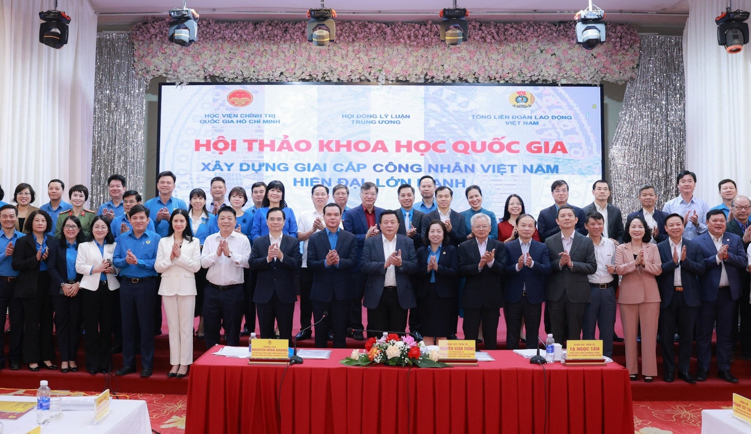 Các đại biểu tham dự hội thảo. Ảnh: Nguyễn Hải