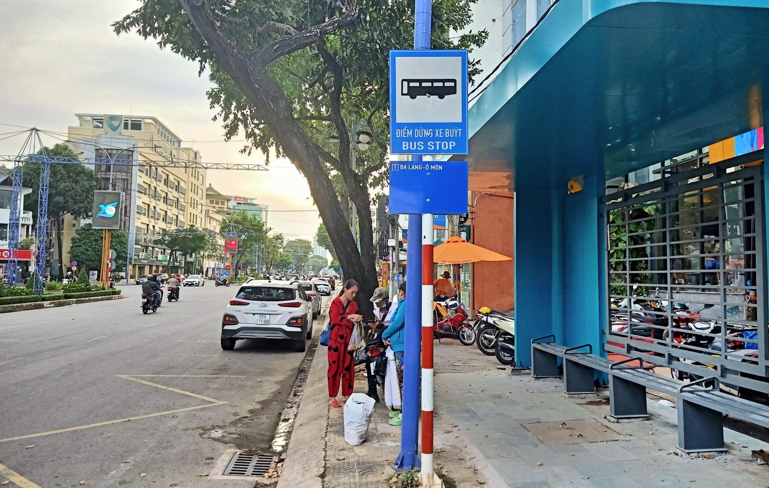 nha-cho-xe-buyt-khang-trang.jpg