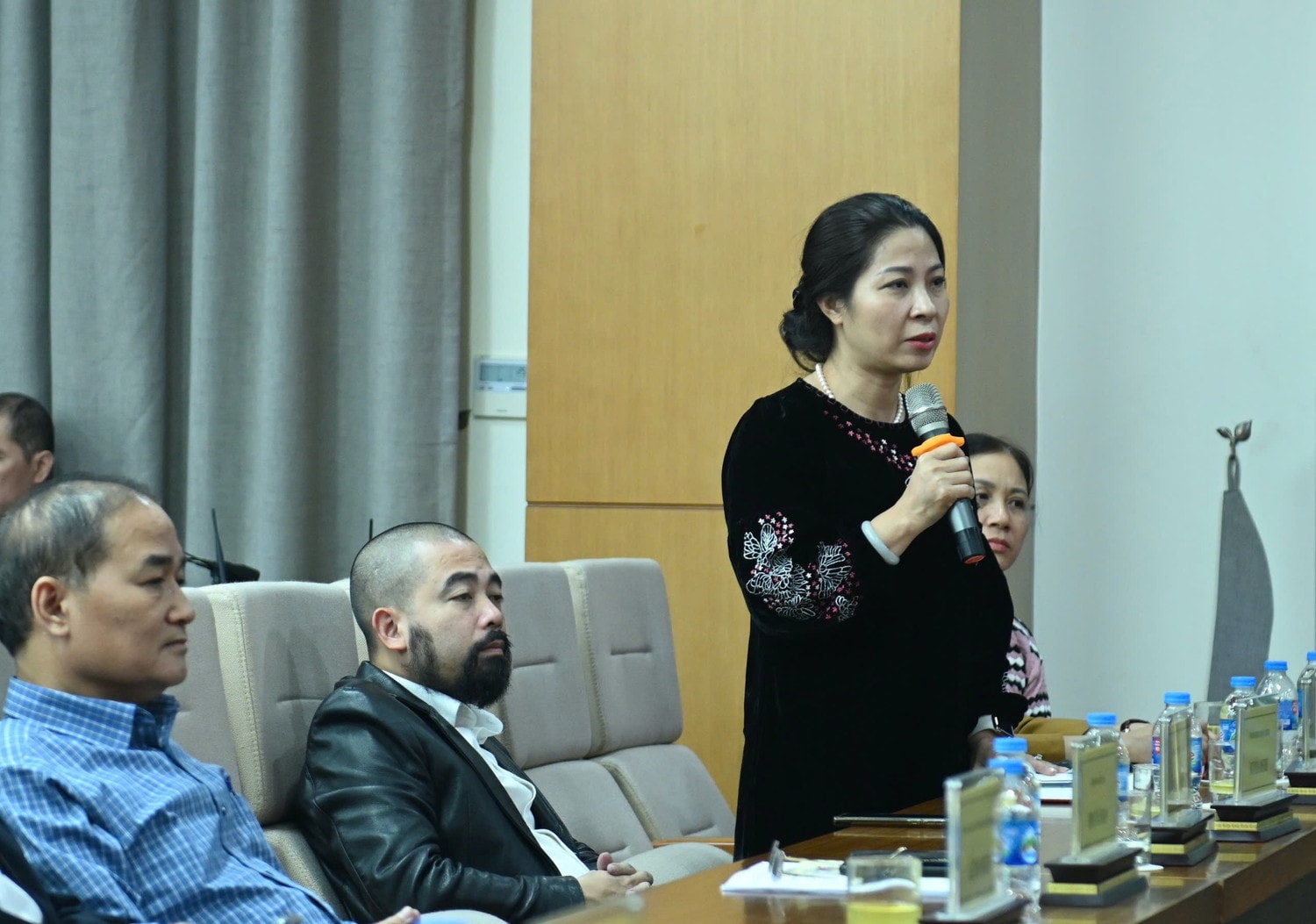 Phó trưởng Ban Chuyên đề Vũ Thị Thái Bình phát biểu tại cuộc đối thoại