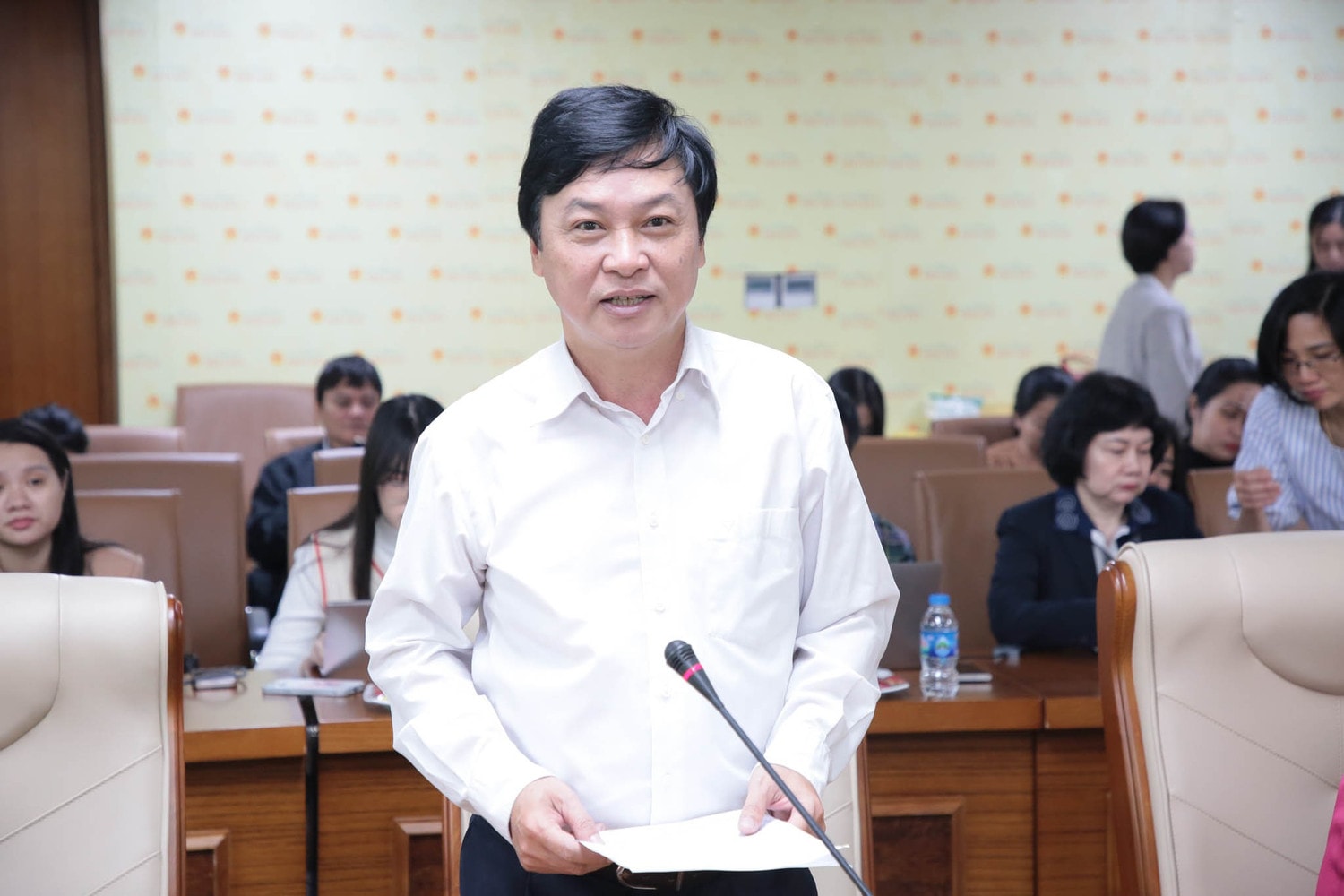 Phó Tổng Biên tập Báo Đại biểu Nhân dân Lê Thanh Kim phát biểu khai mạc Tọa đàm. Ảnh: Duy Thông