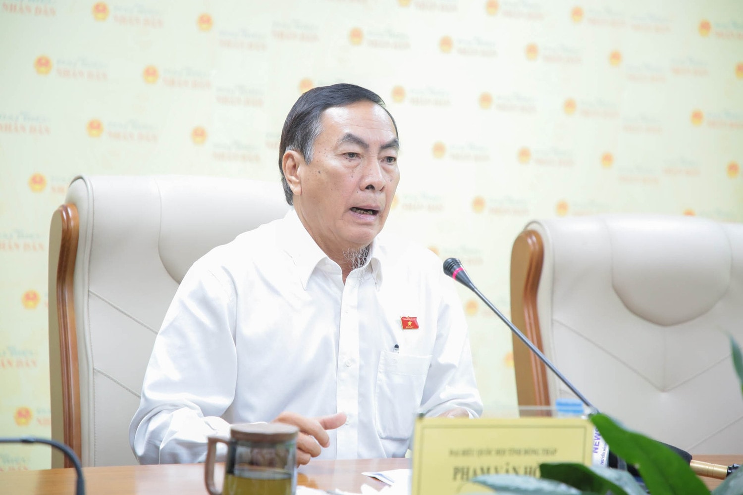 Đại biểu Quốc hội (Đồng Tháp) Phạm Văn Hòa chia sẻ tại tọa đàm. Ảnh: Duy Thông