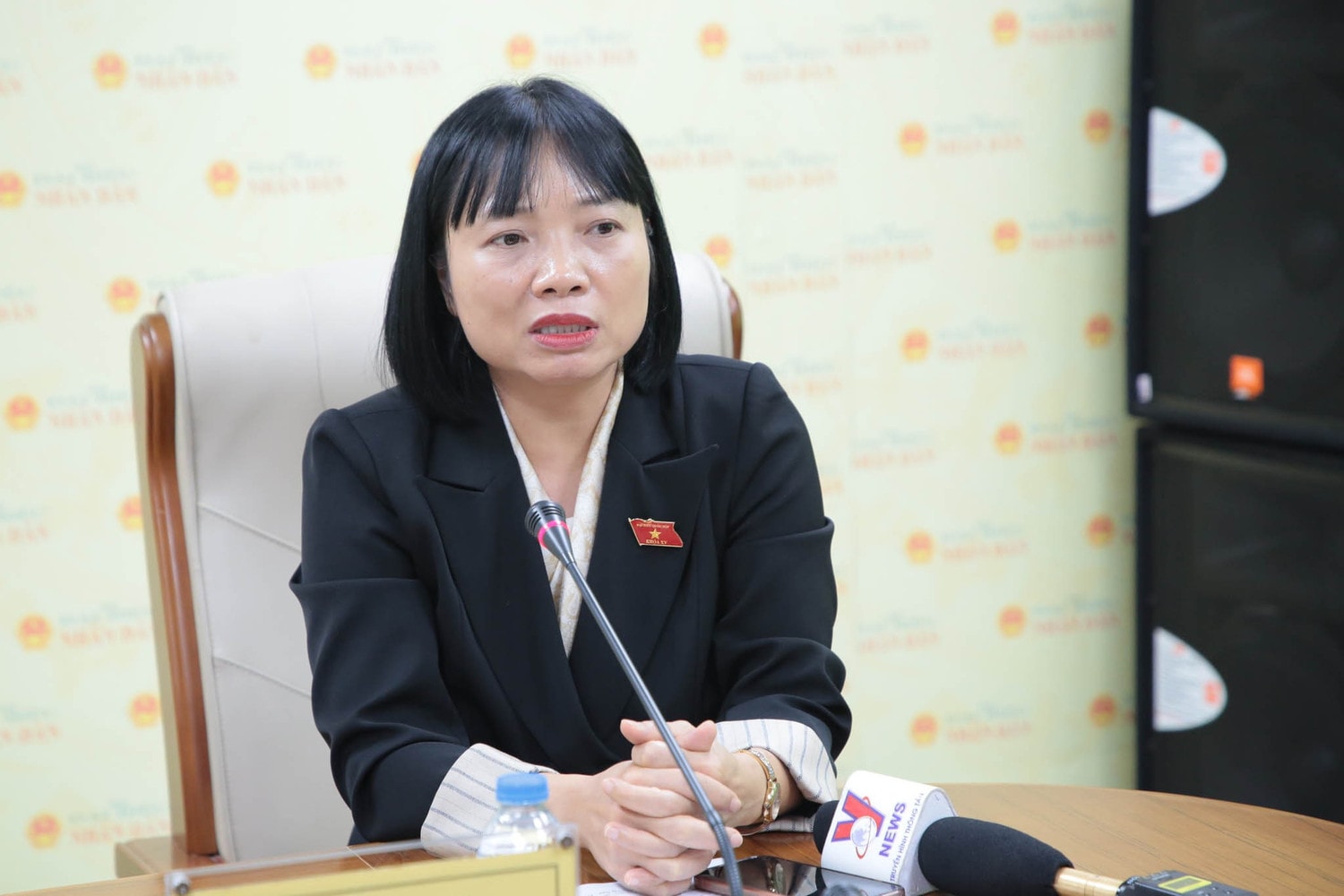 Phó Trưởng Đoàn chuyên trách Đoàn Đại biểu Quốc hội tỉnh Hải Dương Nguyễn Thị Việt Nga chia sẻ tại tọa đàm. Ảnh: Duy Thông
