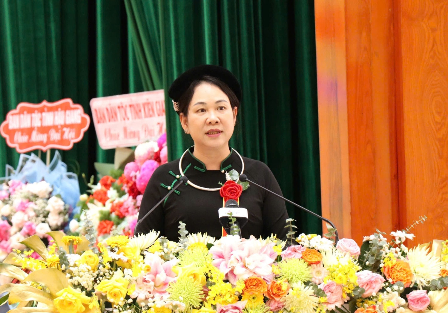 ba-nong-thi-ha.jpg