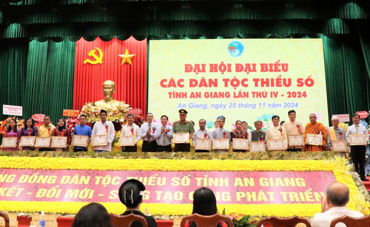 bang-khen-tinh.jpg