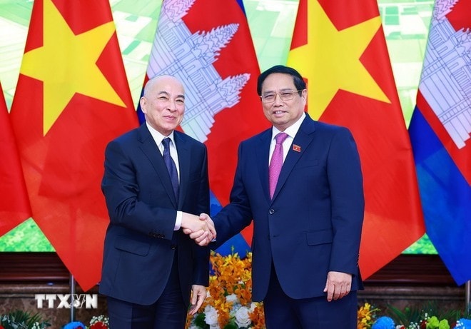 Thủ tướng Phạm Minh Chính tiếp kiến Quốc vương Campuchia Norodom Sihamoni. Ảnh: Dương Giang/TTXVN