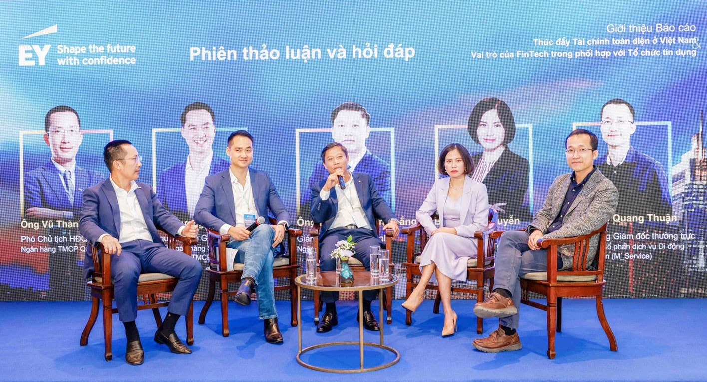 Các đại biểu tham gia thảo luận tại sự kiện. Ảnh: EY