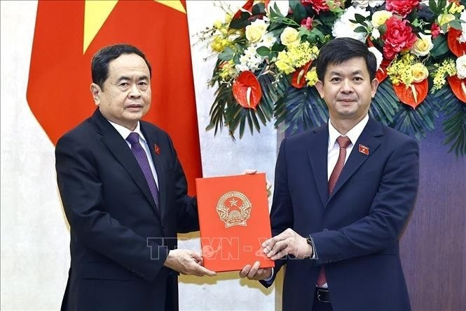 National Assembly (NA) Chairman Tran Thanh Man (L) and General Secretary of the 15th NA Le Quang Tung at the ceremony. (Photo: VNA) National Assembly (NA) Chairman Tran Thanh Man (L) and General Secretary of the 15th NA Le Quang Tung at the ceremony. (Photo: VNA)