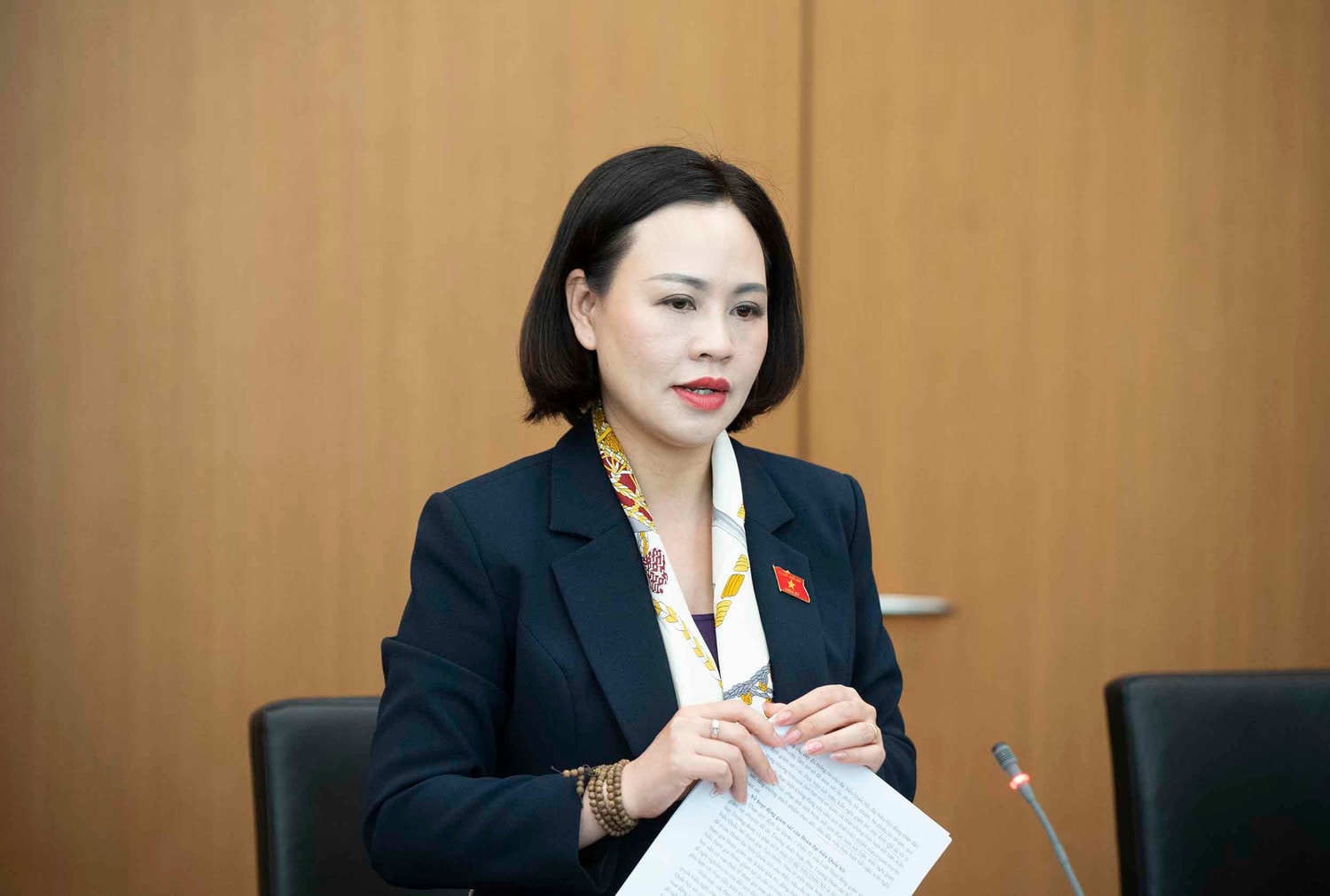 ĐBQH Trần Thị Hồng Thanh (Ninh Bình) phát biểu