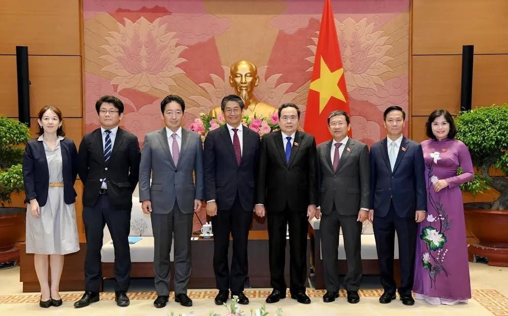 National Assembly Chairman Tran Thanh Man, Japanese Ambassador to Vietnam Ito Naoki and delegates at a meeting on October 9, 2024. Photo: Lam Hien National Assembly Chairman Tran Thanh Man, Japanese Ambassador to Vietnam Ito Naoki and delegates at a meeting on October 9, 2024. Photo: Lam Hien