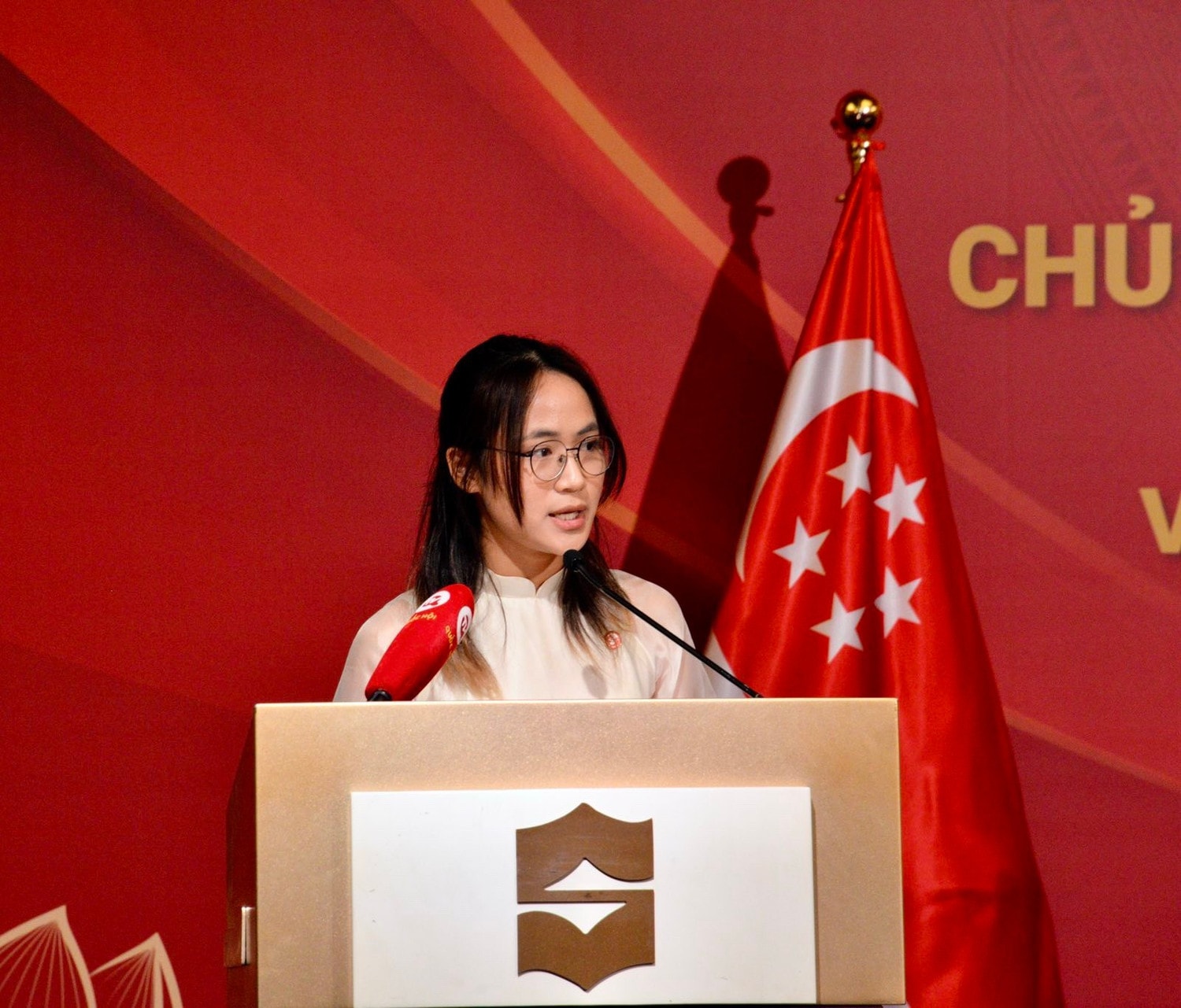 Đại biểu thanh niên phát biểu tại cuộc gặp. Ảnh: Doãn Tấn - TTXVN
