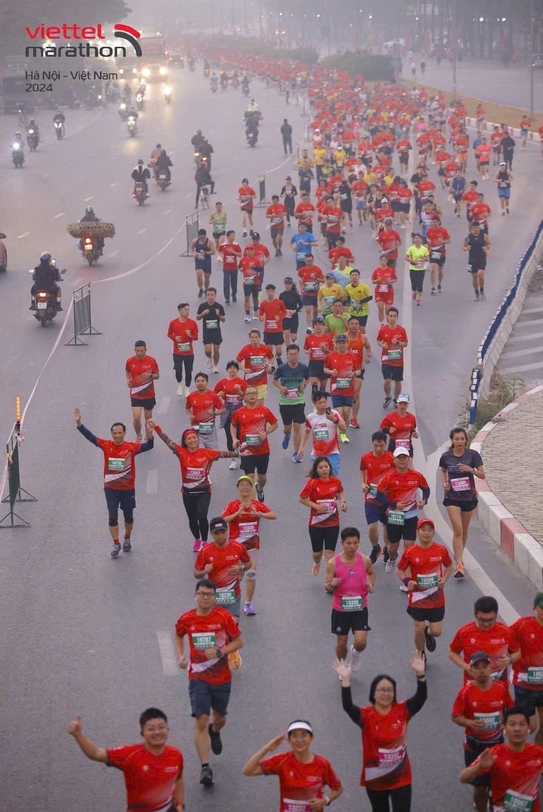 Chặng 2 giải chạy quốc tế xuyên 3 nước Đông Dương, Viettel Marathon 2024 tại Việt Nam đã diễn ra cực kỳ sôi động với đường chạy mới đạt chuẩn AAA.
