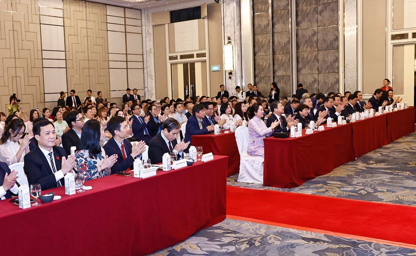 Các đại biểu dự cuộc gặp. Ảnh: Doãn Tấn - TTXVN