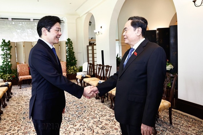 NA Chairman Tran Thanh Man (R) and Singaporean Prime Minister Lawrence Wong (Photo: Doan Tan) cn4.jpg