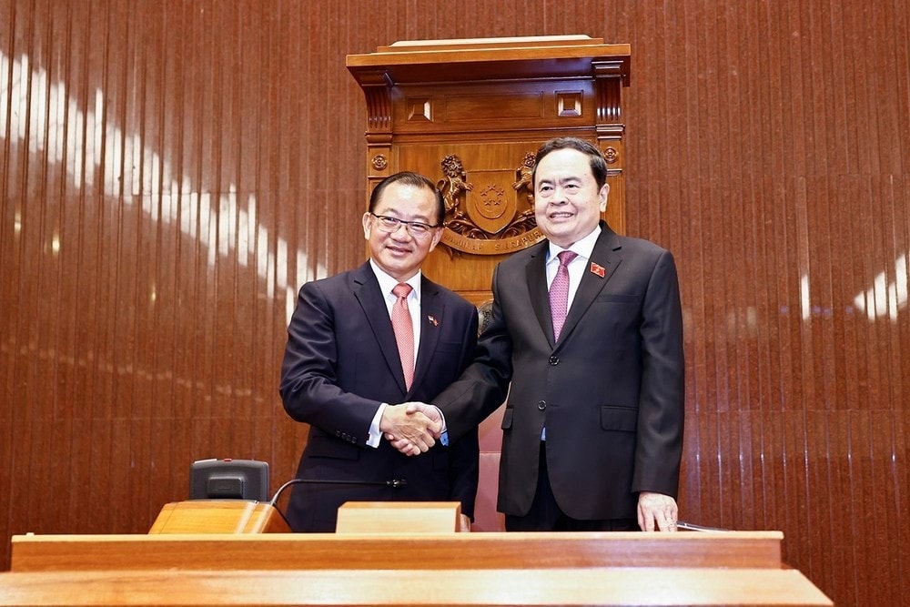 Vietnamese National Assembly Chairman Tran Thanh Man (R) and Speaker of the Parliament of Singapore Seah Kian Peng. (Photo: Doan Tan)