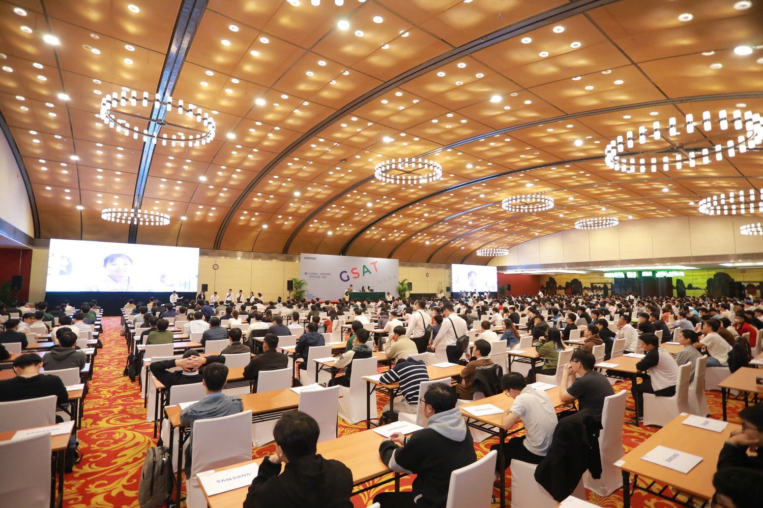 toan-canh-1-phong-thi-gsat-cua-samsung.jpg