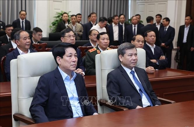 Chủ tịch nước Lương Cường thăm Trung tâm giám sát và điều hành hoạt động Toà án nhân dân. Ảnh: Lâm Khánh/TTXVN