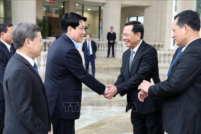 Chủ tịch nước Lương Cường với lãnh đạo Toà án Nhân dân tối cao. Ảnh: Lâm Khánh/TTXVN