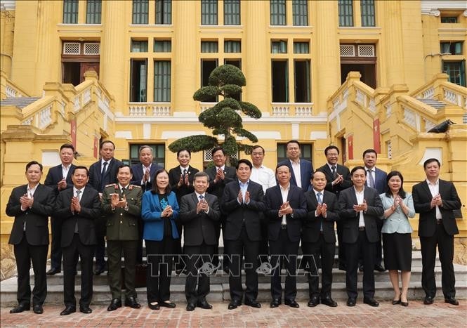 Chủ tịch nước Lương Cường với các đại biểu. Ảnh: Lâm Khánh/TTXVN