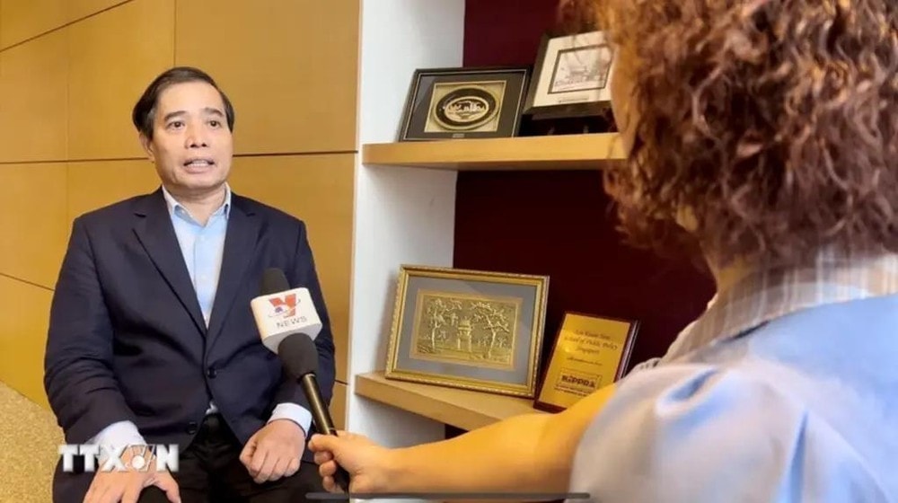 Assoc. Prof. Vu Minh Khuong at the Lee Kuan Yew School of Public Policy under the National University of Singapore (Photo: VNA) Assoc. Prof. Vu Minh Khuong at the Lee Kuan Yew School of Public Policy under the National University of Singapore (Photo: VNA)
