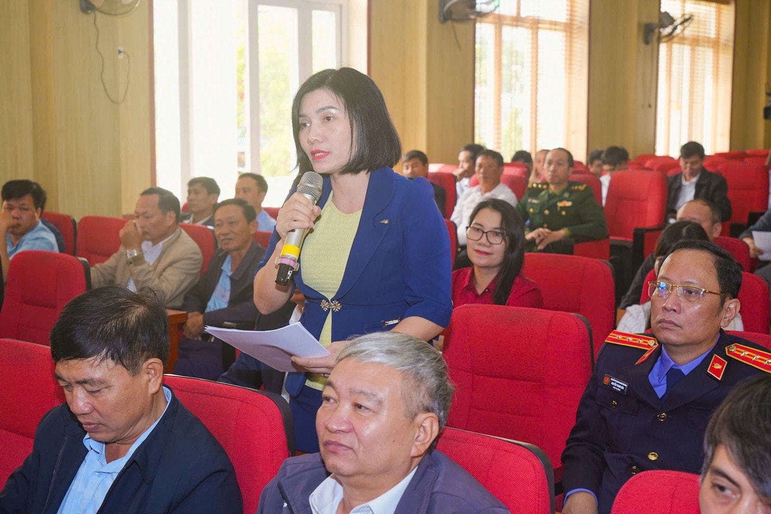 Cử tri huyện Tiên Lãng phát biểu ý kiến tại hội nghị tiếp xúc cử tri