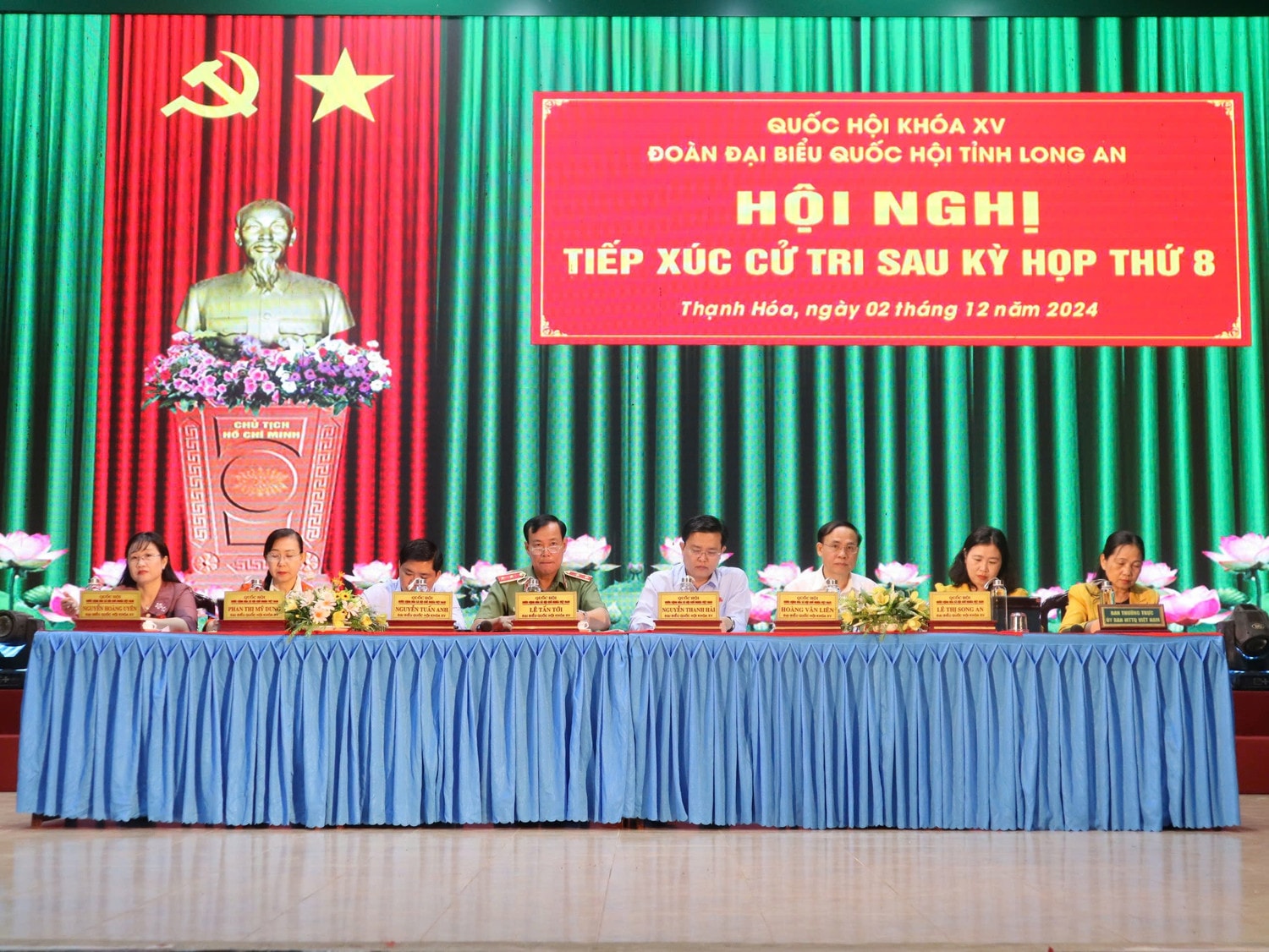 Chủ nhiệm Ủy ban Quốc phòng và An ninh Lê Tấn Tới và Đoàn ĐBQH tỉnh Long An tại tiếp xúc cử tri huyện Thạnh Hóa