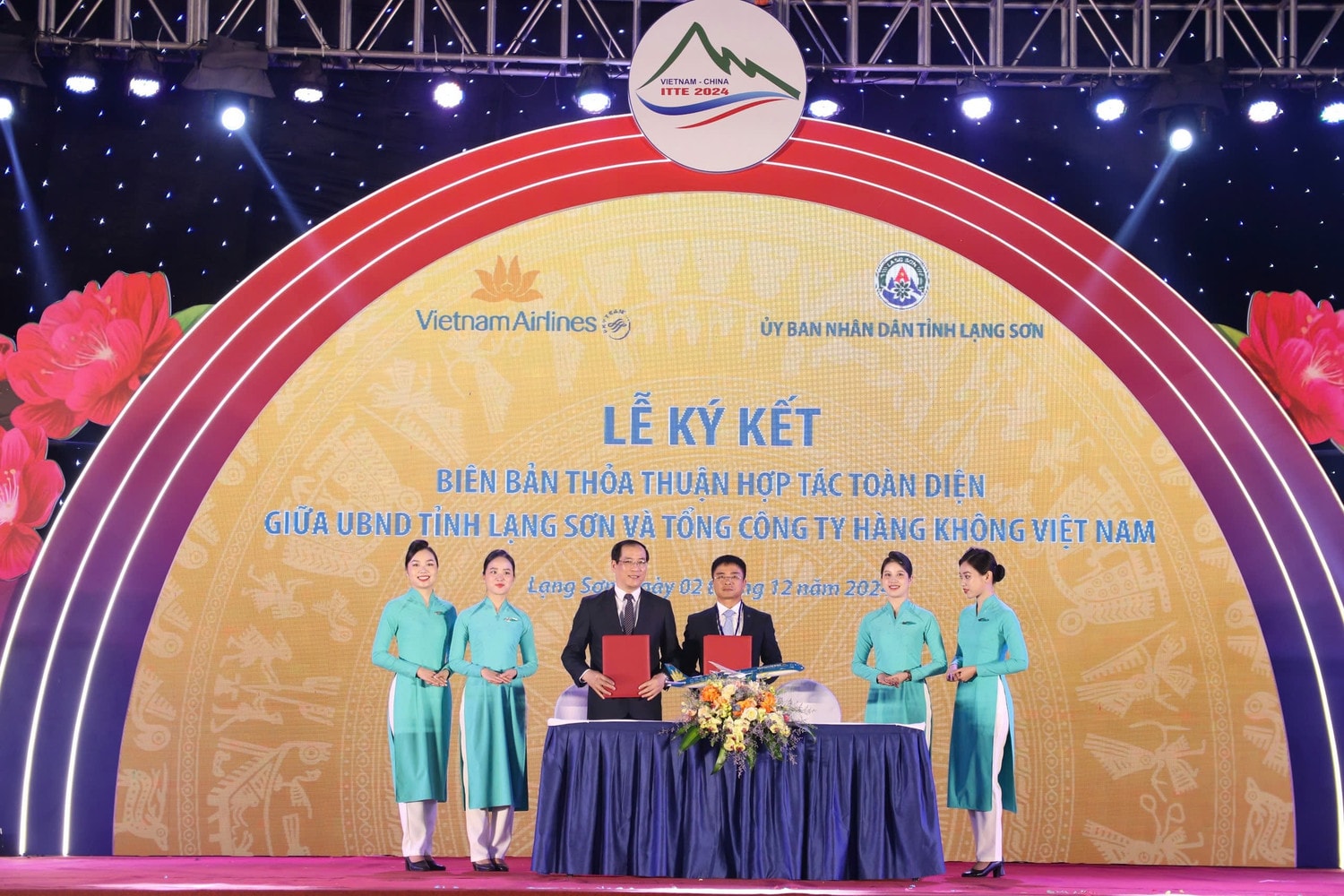vietnam-airlines-va-ubnd-tinh-lang-son-ky-ket-hop-tac-toan-dien-giai-doan-2025-2030-de-quang-ba-xuc-tien-dau-tu-thuong-mai-du-lich-va-hang-khong-anh-vna.jpg
