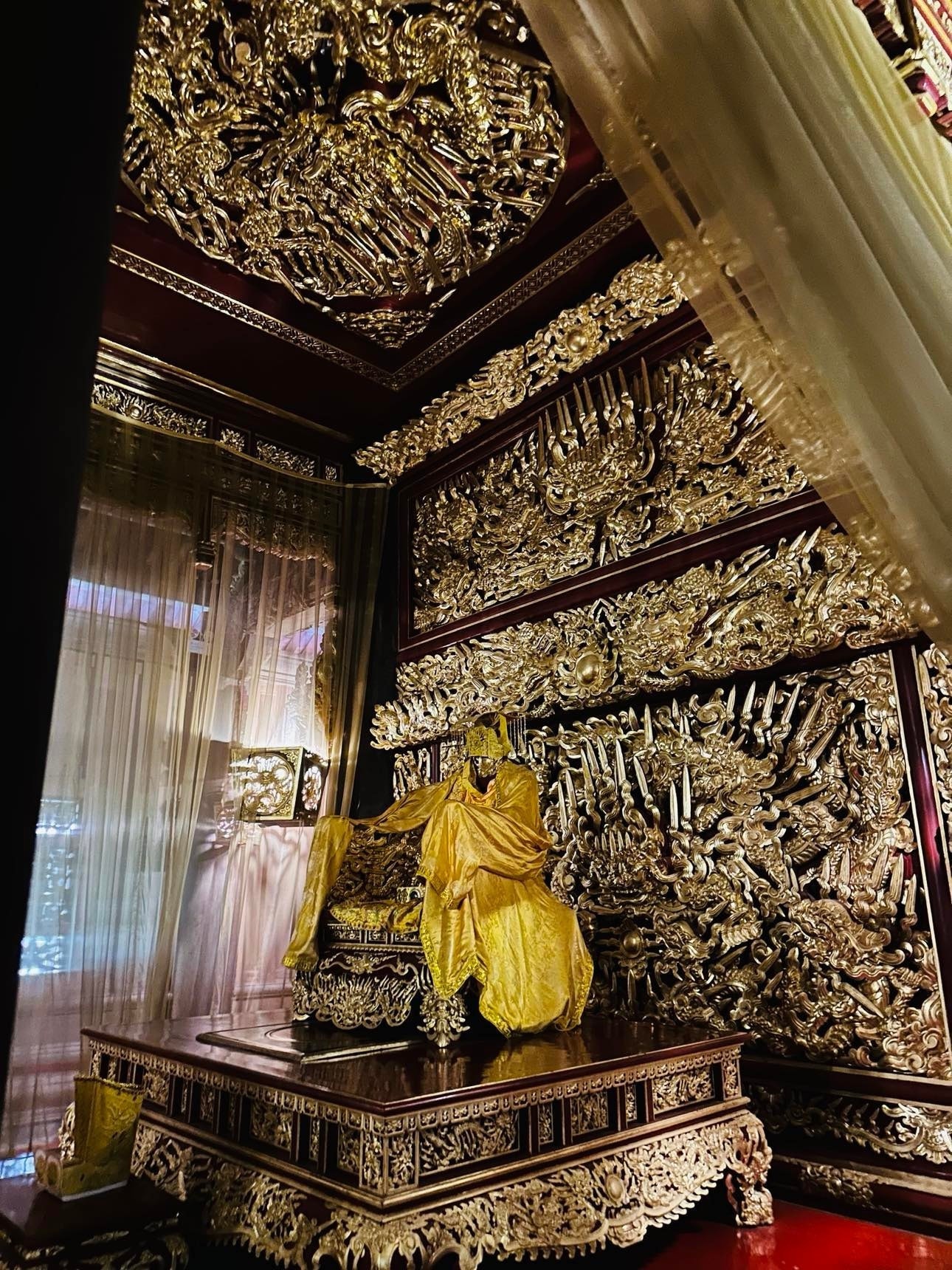 Nơi vua thiết triều trong chính điện