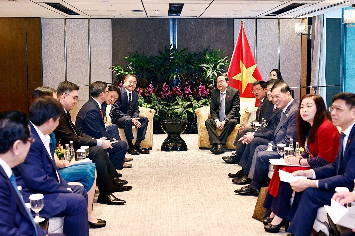 Quang cảnh Chủ tịch Quốc hội Trần Thanh Mẫn tiếp Giám đốc Tài chính Tập đoàn Keppel Kevin Chng. Ảnh: Doãn Tấn - TTXVN
