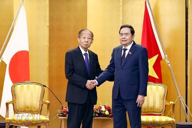 Chủ tịch Quốc hội Trần Thanh Mẫn tiếp Chủ tịch Liên minh Nghị sỹ hữu nghị Nhật-Việt Nikai Toshihiro. Ảnh: Doãn Tấn - TTXVN
