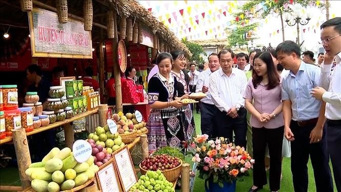 vna-potal-yen-bai-day-manh-ket-noi-cung-cau-tieu-thu-san-pham-ocop-stand.jpg