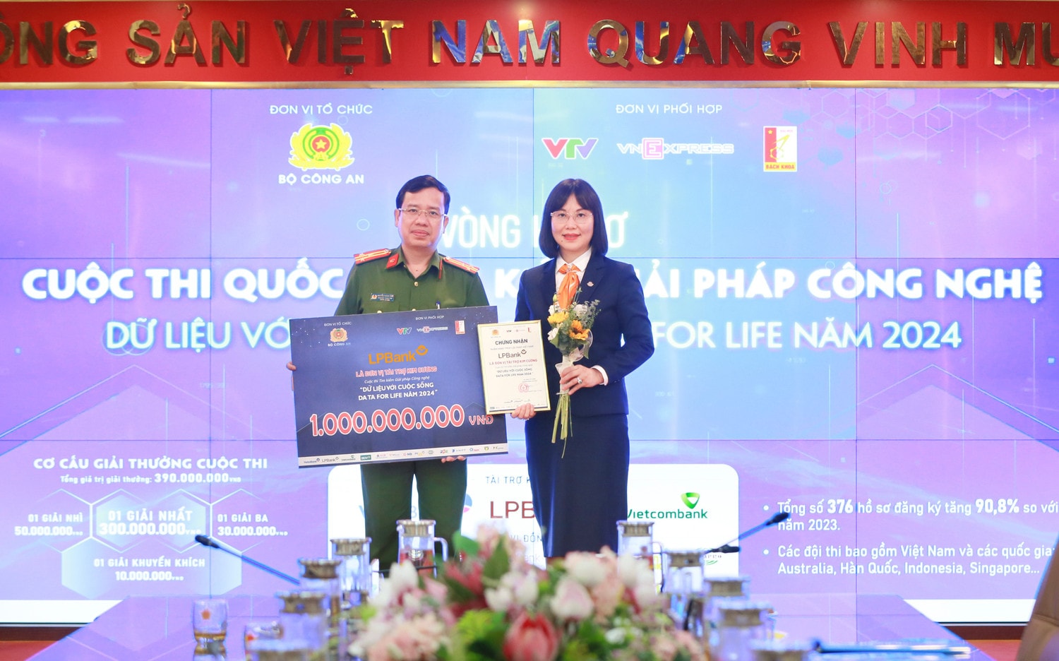anh-lpbank-la-nha-tai-tro-kim-cuong-cho-cuoc-thi-data-for-life-2024.jpg