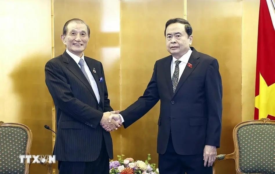 Chairman of the Vietnamese National Assembly Tran Thanh Man (R) receives Chairman of Japan’s Tokyu Group Hirofumi Nomoto in Tokyo on December 5. (Photo: VNA) Chairman of the Vietnamese National Assembly Tran Thanh Man (R) receives Chairman of Japan’s Tokyu Group Hirofumi Nomoto in Tokyo on December 5. (Photo: VNA)