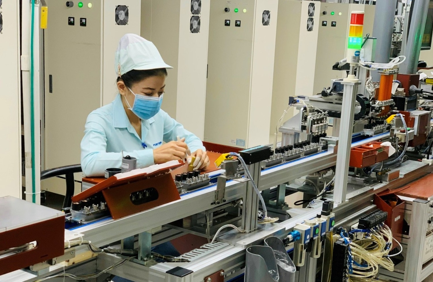 Hoạt động sản xuất tại Công ty TNHH Điện tử Foster Việt Nam tại khu công nghiệp VSIP II, Bình Dương
